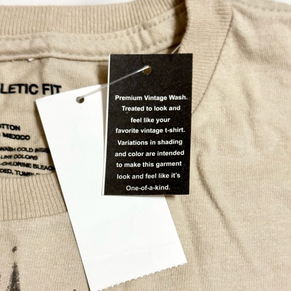 Gap Men’s Athletic Fit Short Sleeve Graphic Crew Neck T-shirt w/Skull Design - S - Picture 11 of 11